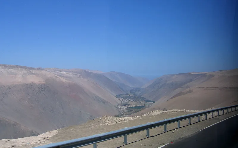 Desert scenery on the way to Iquique