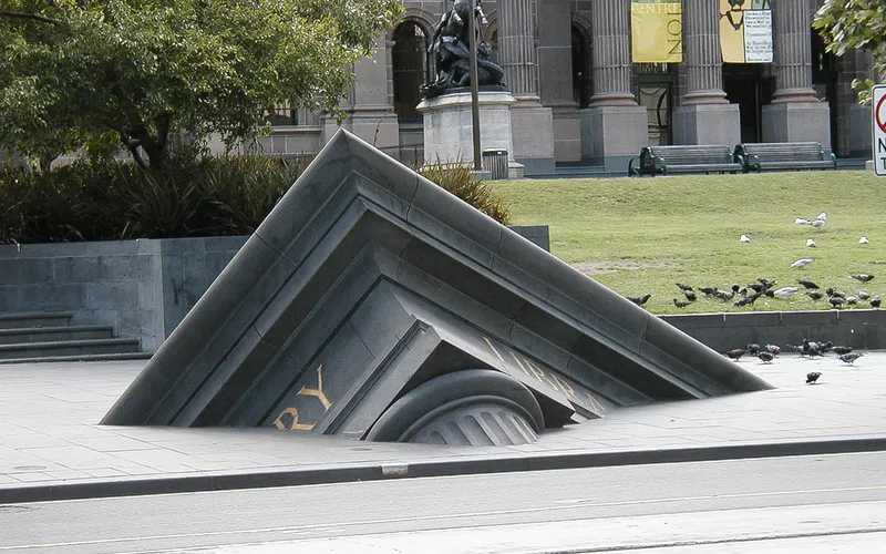 Sidewalk art, 2002