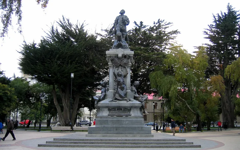 Statue of Magellan on the main plaza