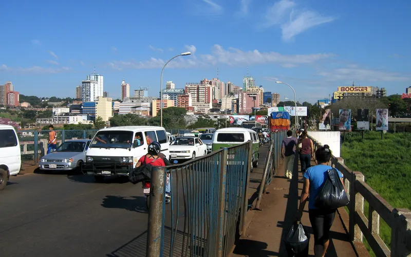 The packed Friendship Bridge between Brazil and Paraguay