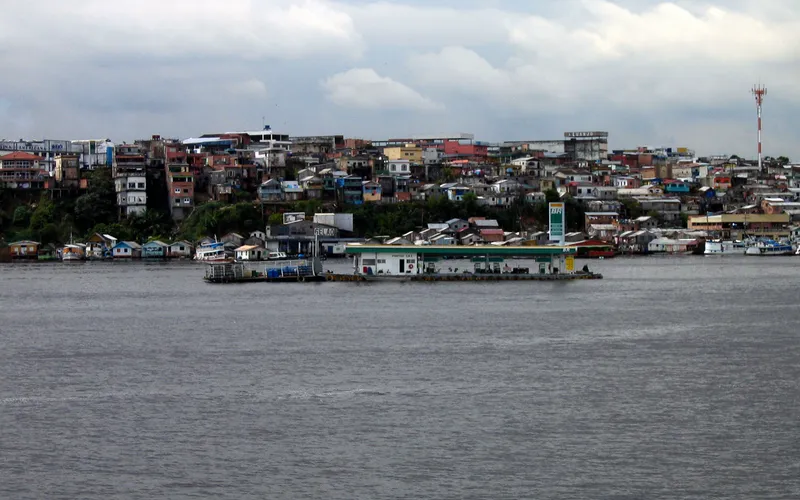 Floating gas station and a neighborhood east of Manaus