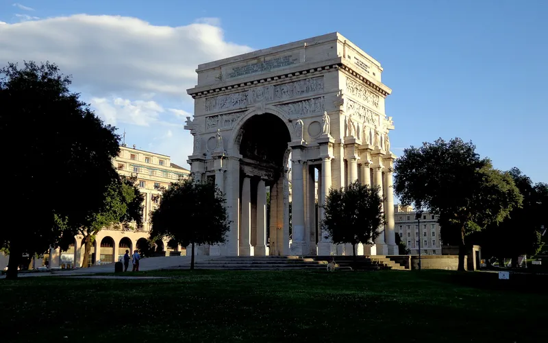 Monument in Plaza Vittoria