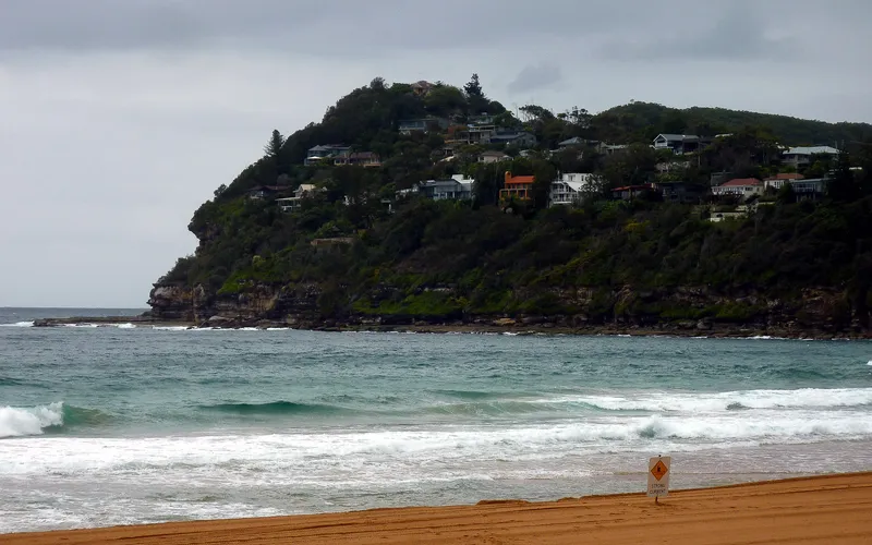 Rich houses overlooking Whale Beach