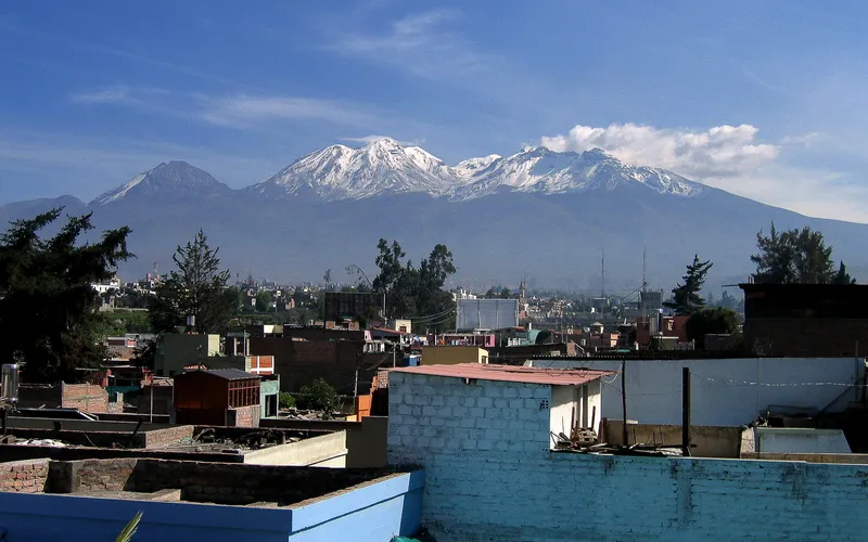 The volcanoes surrounding Arequipa