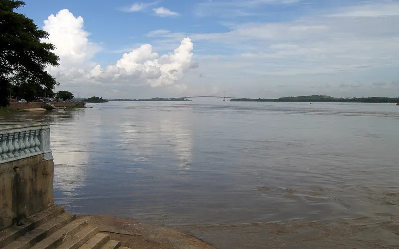 A long bridge on the approach to Ciudad Bolivar