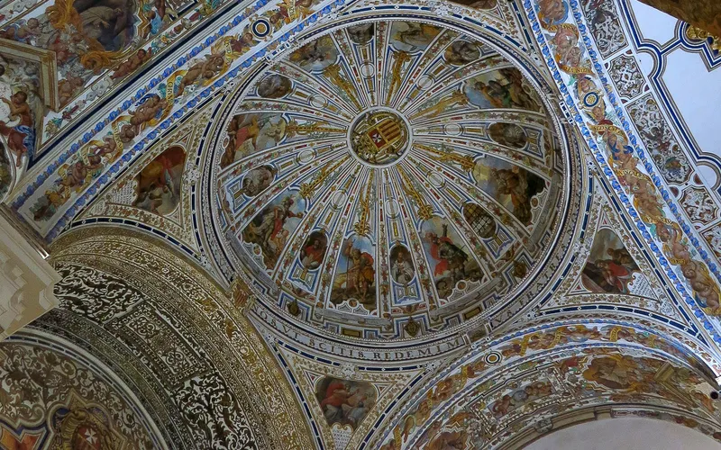 Ceiling inside the Museo de Belles Artes